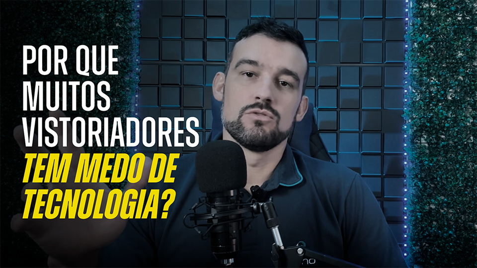 Vistoriador de imóveis utilizando tecnologia nas vistorias para evitar erros manuais